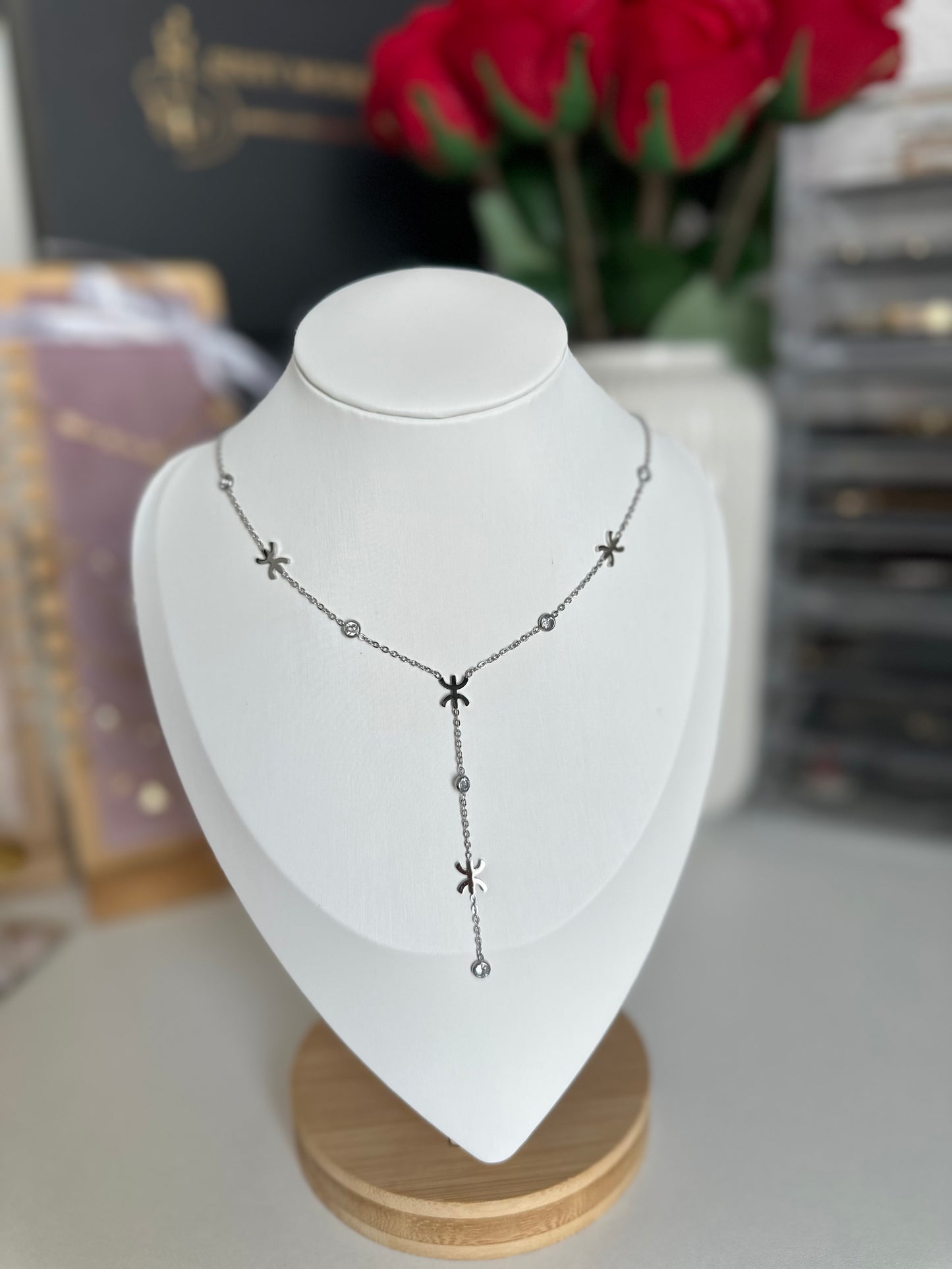 Nora | Collier sautoir en acier inoxydable avec signe Amazigh